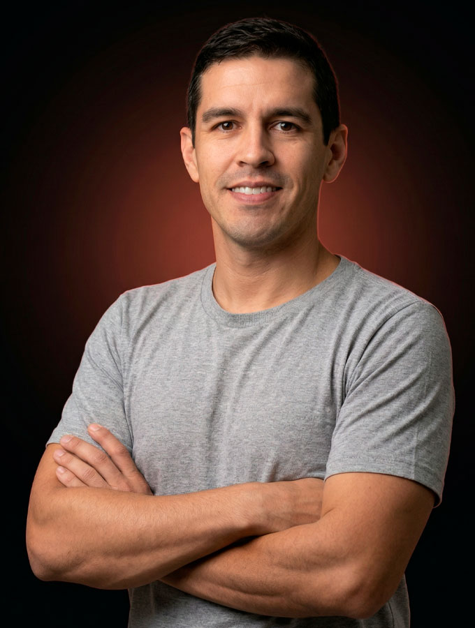 Felipe Siano, especialista em reparo de módulos automotivos